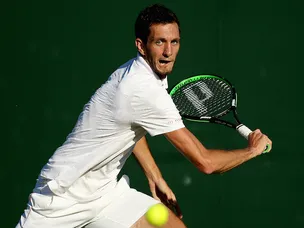 Ward comes from behind to beat Vanni