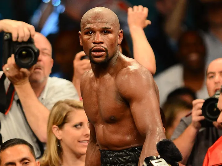 Mayweather aims homophobic slur at McGregor
