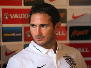 Cole hails "amazing" Lampard