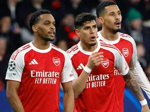 Arsenal substitute 'carried off' after Leeds win as Arteta dealt new blow