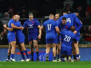 France thrash England to keep Six Nations hopes alive