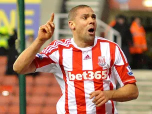 Stoke lead 10-man Sunderland