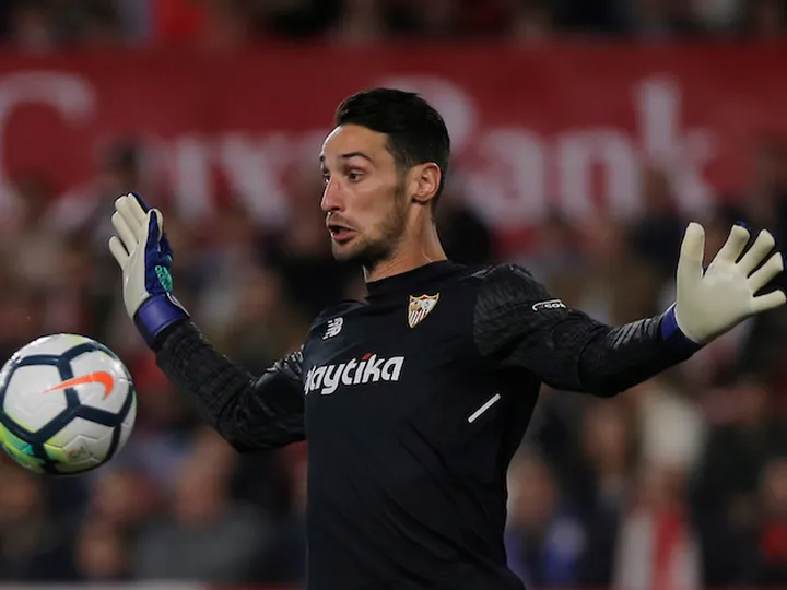 Fulham announce Sergio Rico arrival