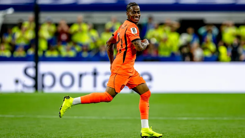 Summerville stars — so who does Koeman drop for Sweden?