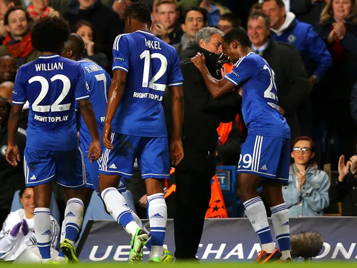 Bizarre Eto'o goal gives Chelsea the lead