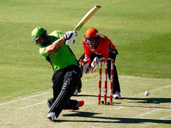 Kallis guides Thunder to victory