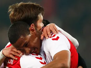 10-man Utrecht hold on to beat Graafschap