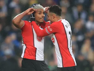 Wenger "surprised" to see Saints struggling