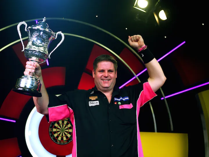 Mitchell wins Lakeside title