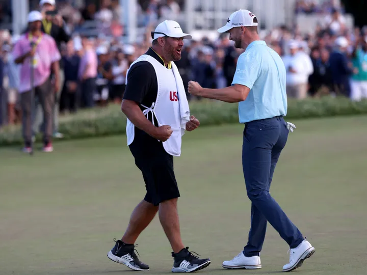 Clark fends off McIlroy to win US Open