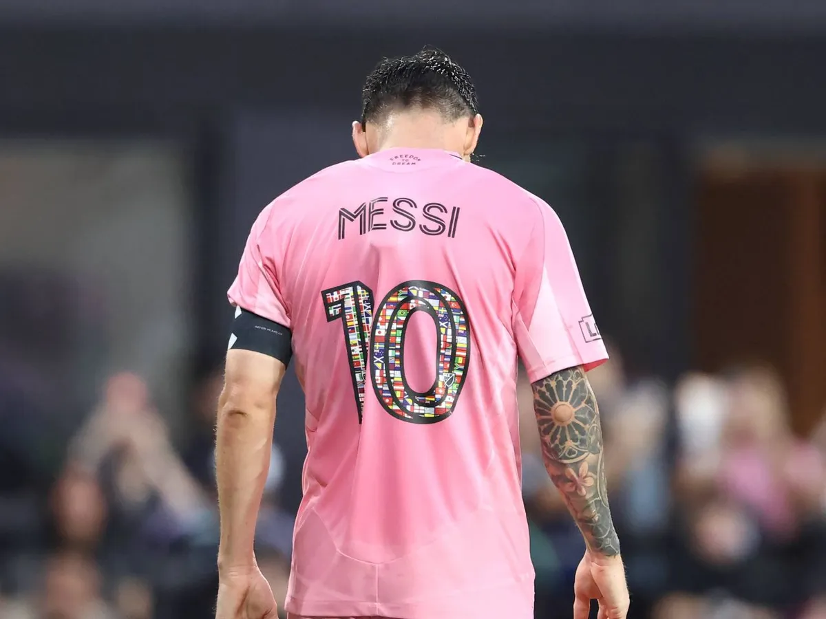 Argentina star Lionel Messi forced off with apparent injury in final Inter Miami appearance before World Cup