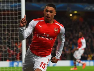 Oxlade-Chamberlain comes in for Giroud