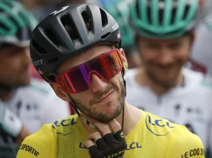 Adam Yates edges out twin brother to win stage one of Tour de France