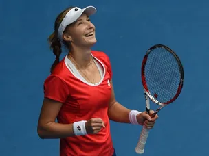 Makarova advances into fourth round