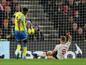 Nottingham Forest move out of the relegation zone with 1-0 win at Southampton