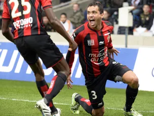 Ten-man Nice record shock win at Lyon