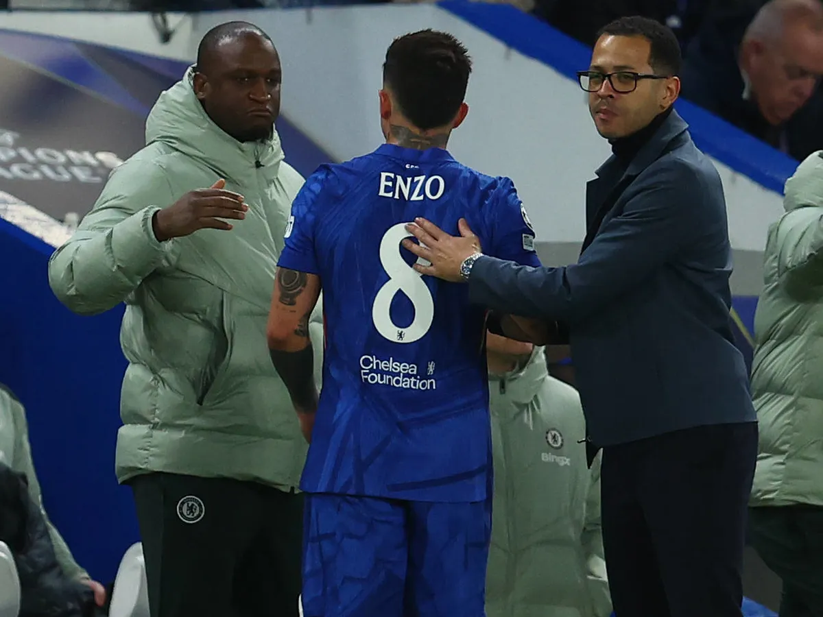 Rosenior justifies early withdrawals of key players during Chelsea's capitulation to PSG
