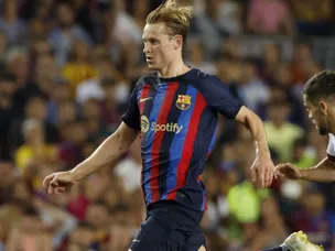 Xavi insists De Jong did not want Man United move