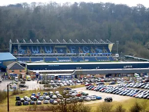 Ainsworth still wants Wycombe job