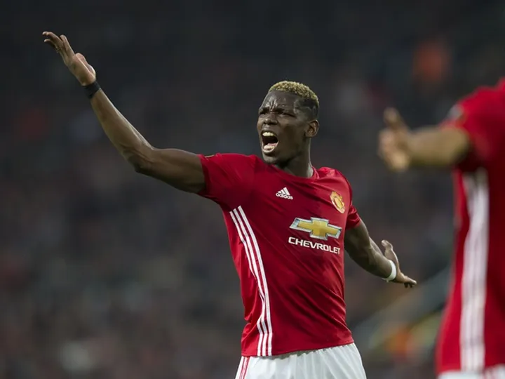 Man Utd ease to Europa League glory