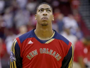 Davis injured in Pelicans defeat