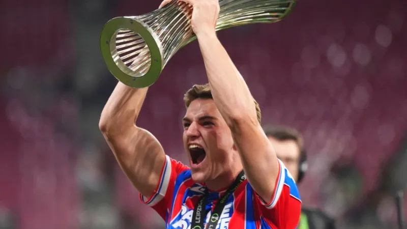Crystal Palace confirm departure of three-time trophy winner to Championship club