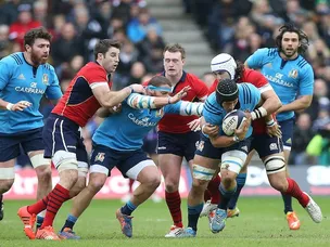 Last-gasp Italy beat Scotland