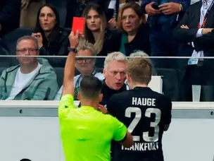 Moyes questions officiating after Europa League exit