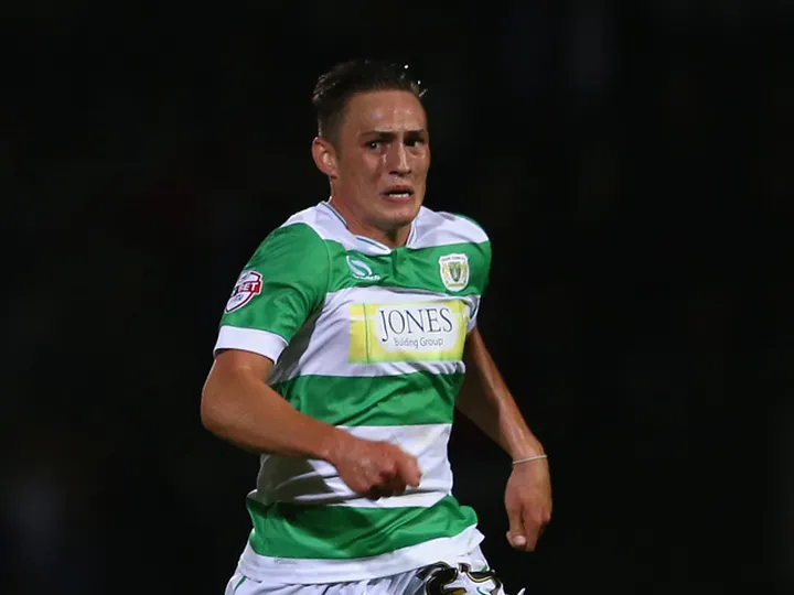 Roberts extends Yeovil loan stint
