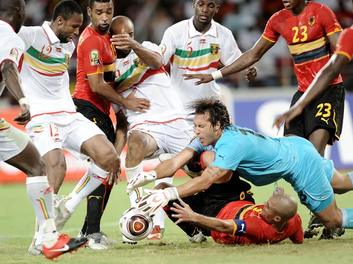 Valencia complete Keita signing