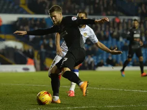 Late equaliser earns 10-man Charlton draw