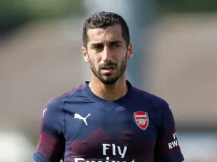 Chelsea, Arsenal name strong XIs