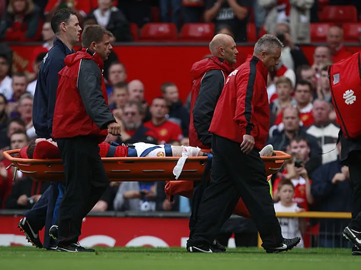 Wayne Rooney returns home