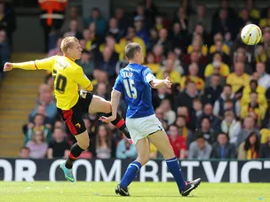 Last-gasp goal sends Watford to Wembley