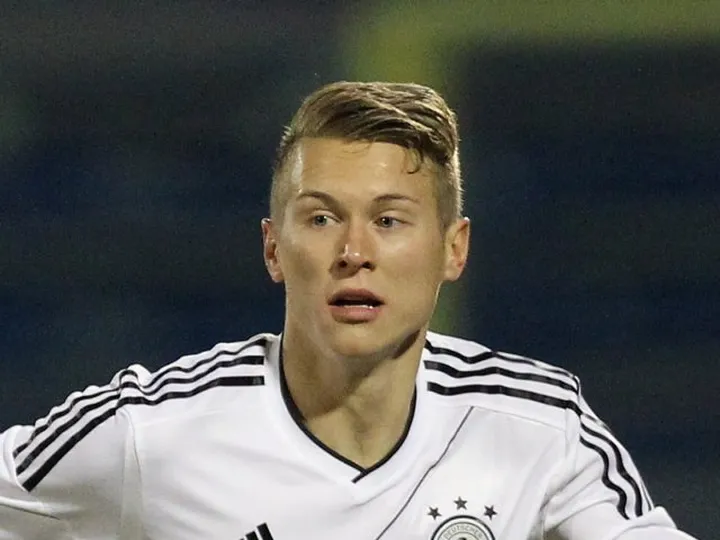 Ostrzolek signs for Hamburger SV