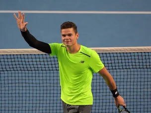 Raonic battles past Robredo