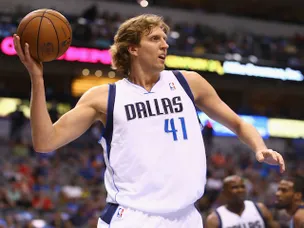 Nowitzki: 'Mavericks can make playoffs'