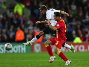 Scotland hold narrow lead over Wales