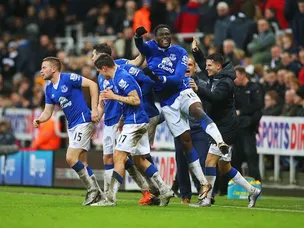 Everton strike late to down Newcastle