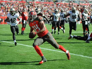 Buccaneers have narrow lead in Houston