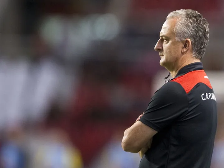 Vasco fans storm training ground