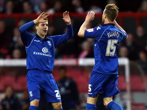 Elliott strike relegates Robins