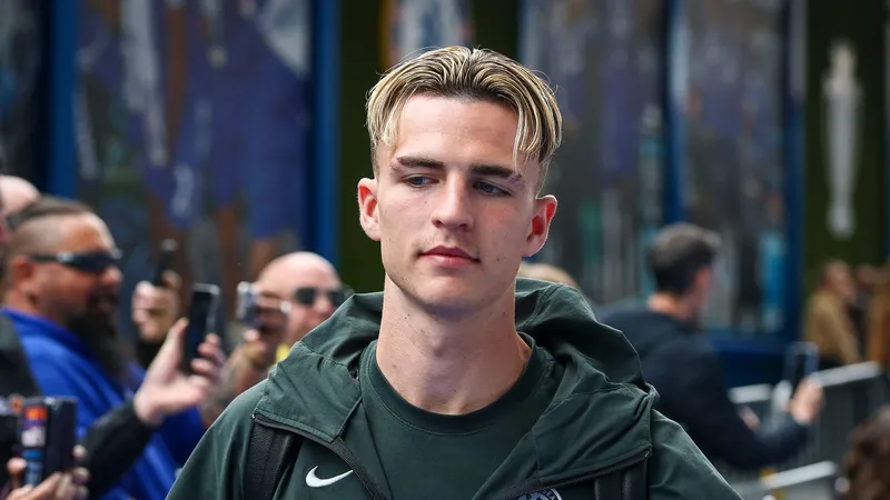 Chelsea wingers swap clubs as Blues confirm 19-year-old's loan departure