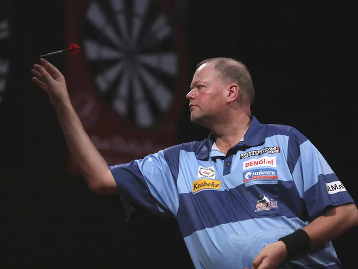 Klaasen beats Van Barneveld in first round of Euros