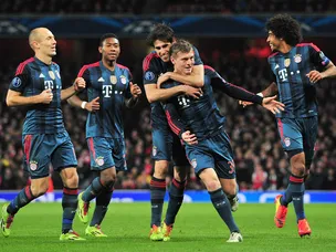 Bayern beat 10-man Arsenal