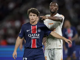 Leeds 'closely interested' in centre-back at club destined for relegation