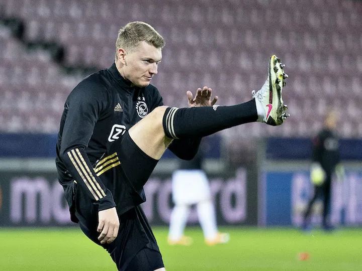 Premier League trio considering bid for Schuurs?