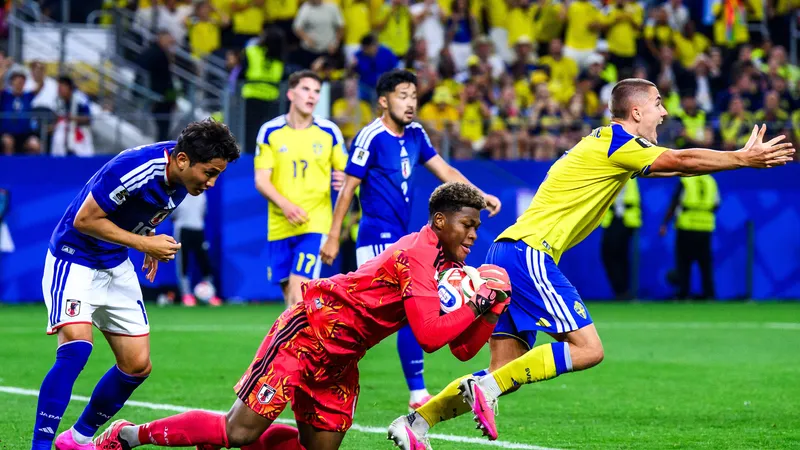 Leeds lead race for goalkeeper: Latest transfer news and rumours today