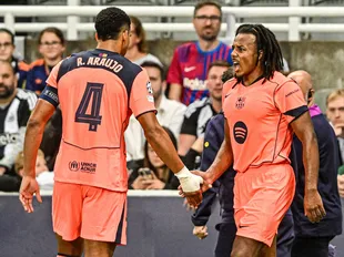 Premier League clubs 'on alert' as Barca make defender transfer decision