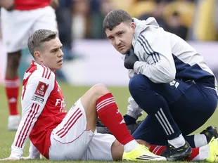 Arsenal forced to abandon bizarre experiment as Trossard limps off vs. Mansfield